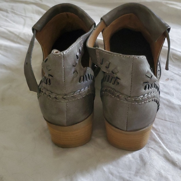 Very G booties - Picture 3 of 3